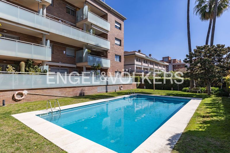 Foto 66646954-9b5a-4b1c-b06b-9e0d66b2b3dd. Pis amb calefacció aparcament piscina a Muntanyeta Castelldefels