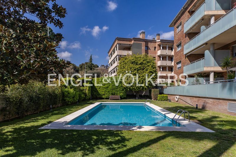 Foto 776d44e0-d5b0-4198-9c1f-3667f9b0c7aa. Pis amb calefacció aparcament piscina a Muntanyeta Castelldefels