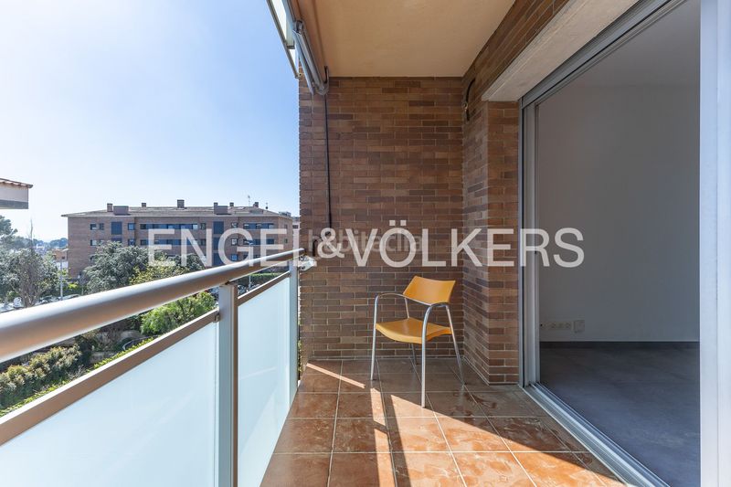 Foto b337fcbc-cb23-44ca-aa5f-e11de495a3a0. Pis amb calefacció aparcament piscina a Muntanyeta Castelldefels