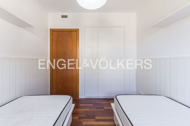 Foto bde9fc9c-bad0-4bbd-ba41-53aab0f56712. Pis amb calefacció aparcament piscina a Muntanyeta Castelldefels