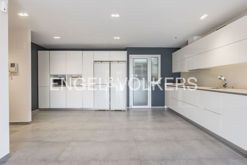 Foto e627bf4b-a59b-4fad-9deb-94abb44b3bdd. Pis amb calefacció aparcament piscina a Muntanyeta Castelldefels