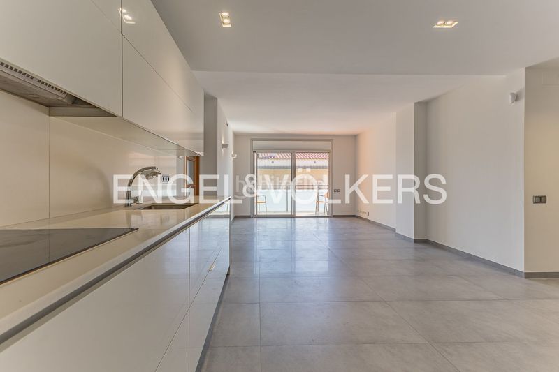 Foto e8f3a382-8dc7-4687-aa3e-a1683574ee58. Pis amb calefacció aparcament piscina a Muntanyeta Castelldefels