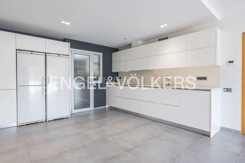 Foto e9e75788-86df-467e-a08d-a7832e32b3ee. Pis amb calefacció aparcament piscina a Muntanyeta Castelldefels