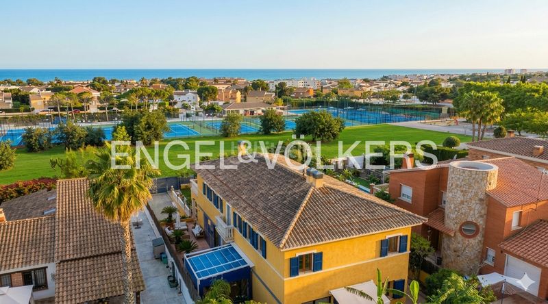 Foto 5357d5d5-2958-4a99-82e5-b87b7de183a4. Casa amb calefacció aparcament piscina a Bonavista Vendrell (El)