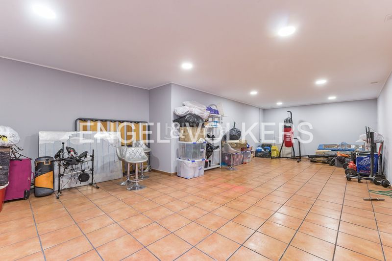 Foto d80a0893-5a6a-425e-8dfe-8fa320ded6a1. Xalet amb calefacció piscina a Can Parellada Terrassa