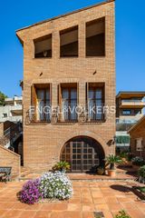 House in Sant Fost de Campsentelles. Bonita casa de obra vista en el residencial de sant fost