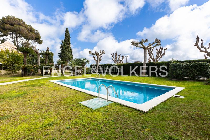 Foto 17622989-f0e4-42a1-9738-7ee585442a56. Pis amb calefacció aparcament piscina a Caldes d´Estrac