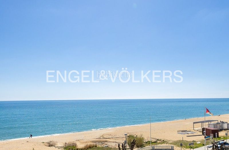 Foto e3c02d89-7fe6-4a28-8a1a-2530854f3e07. Pis amb calefacció aparcament piscina a Caldes d´Estrac