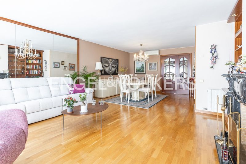 Foto 20274574-2229-4969-b760-2d6fa032977d. Casa adossada amb calefacció aparcament piscina a Barcelona