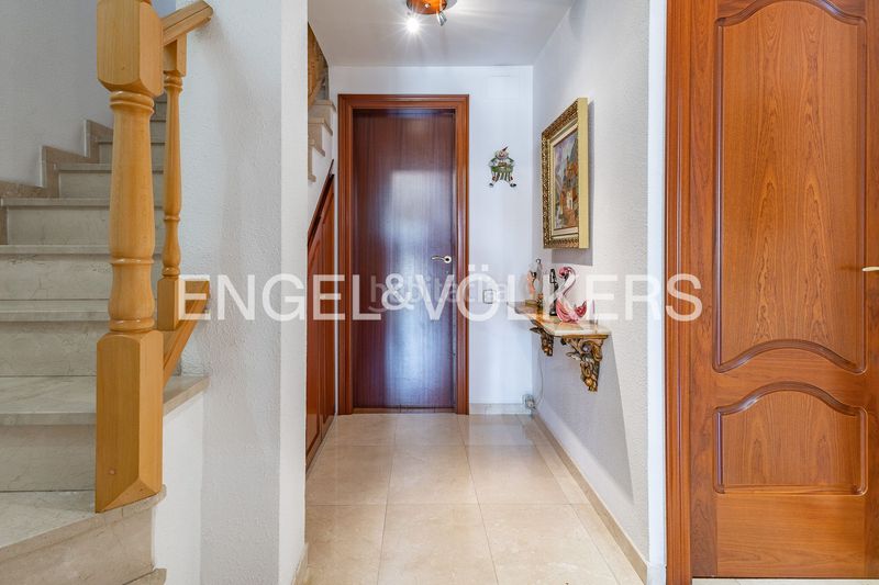 Foto 48769128-0254-484e-912c-bb62b1e4103b. Casa adossada amb calefacció aparcament piscina a Barcelona