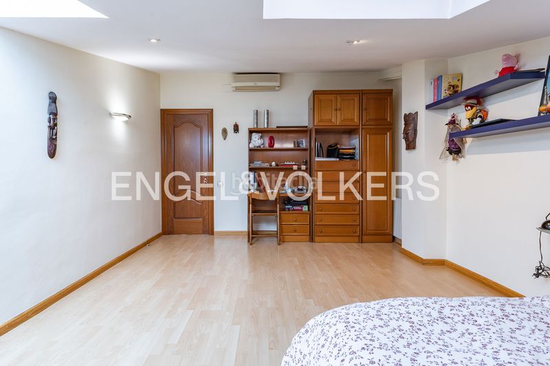 Foto 5c1449da-b7b7-43d7-8971-bcf2086fa4e4. Casa adossada amb calefacció aparcament piscina a Barcelona