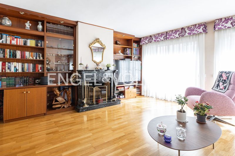 Foto 6e28b201-ee3c-4206-a19d-e4fee054430c. Casa adossada amb calefacció aparcament piscina a Barcelona