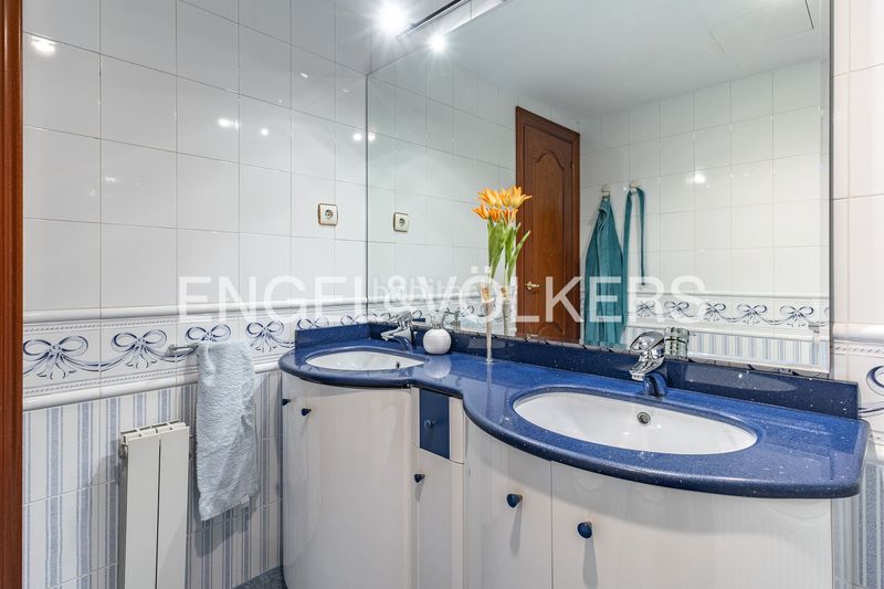 Foto 90791ee2-ab0a-41bf-a80e-aa2574e574e0. Casa adossada amb calefacció aparcament piscina a Barcelona
