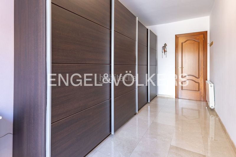 Foto a2454096-6c92-4a5d-a28b-59d719d14eb8. Casa adossada amb calefacció aparcament piscina a Barcelona