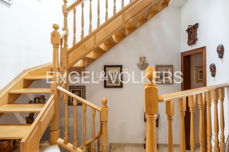 Foto a91906d1-28a1-462c-b754-3614d2d0d4c2. Casa adossada amb calefacció aparcament piscina a Barcelona