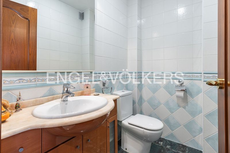 Foto e5ce900f-04ae-4e5e-9977-cff673ac13e9. Casa adossada amb calefacció aparcament piscina a Barcelona