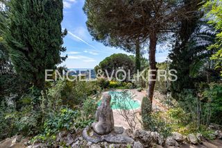House in Sant Cebrià de Vallalta. Magnifica villa con espectaculares vistas y licencia turística