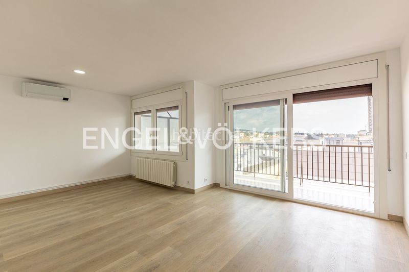 Foto a52a000b-0e6d-4ba2-9aa2-53e7f3d63e3c. Pis amb calefacció aparcament a Calafell platja Calafell