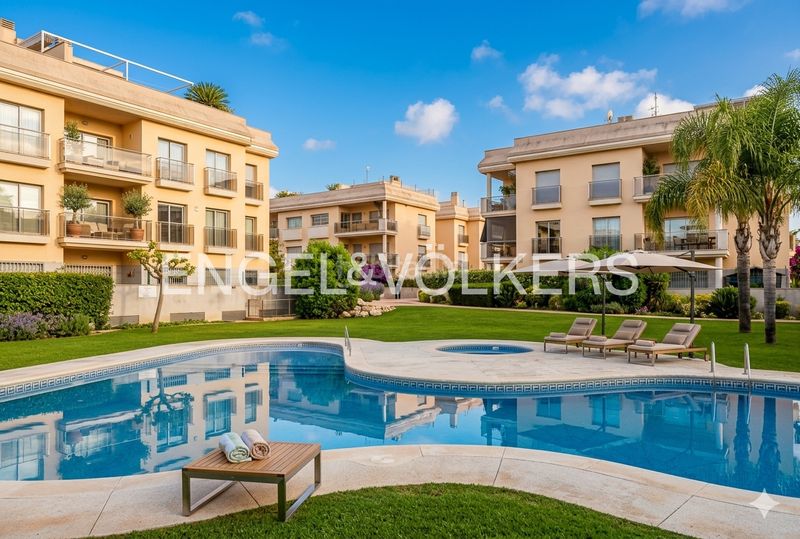 Foto 8cc9a114-c06d-4dbe-8d4b-4545c178de2a. Pis amb calefacció aparcament piscina a Les Salines-Pla de Sant Pere Cubelles