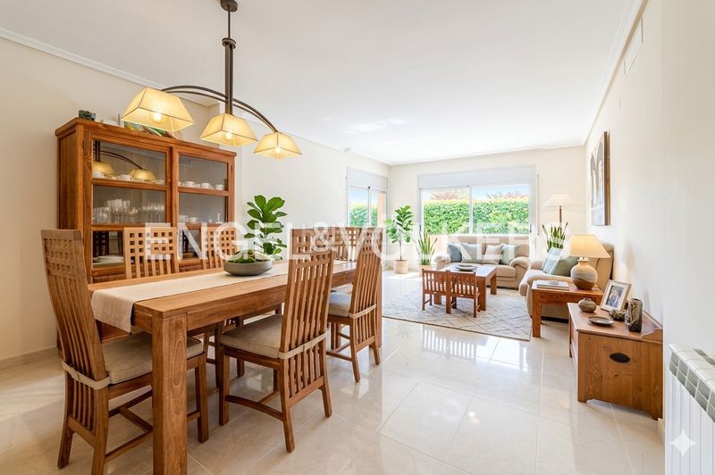 Foto b986d0e1-0260-4c6d-a66e-533a2a774b74. Pis amb calefacció aparcament piscina a Les Salines-Pla de Sant Pere Cubelles