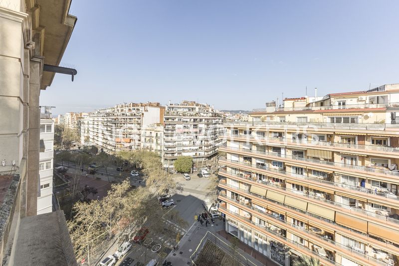 Foto 9323aeca-8816-4522-80a8-bc18393bb09b. Àtic amb calefacció a Sant Antoni Barcelona