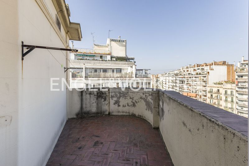 Foto bde37356-423d-4280-b3d5-493e94eb576f. Àtic amb calefacció a Sant Antoni Barcelona