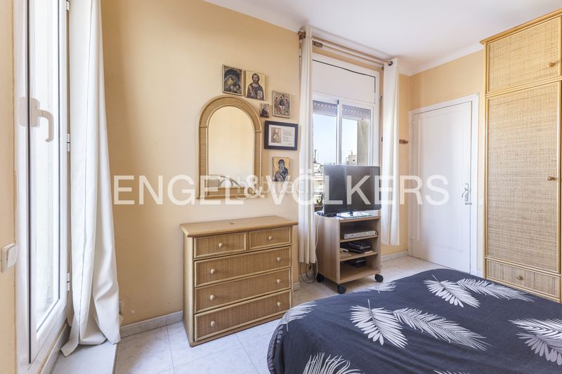 Foto d3104dc6-634a-47b7-9db9-c842c8321d91. Àtic amb calefacció a Sant Antoni Barcelona