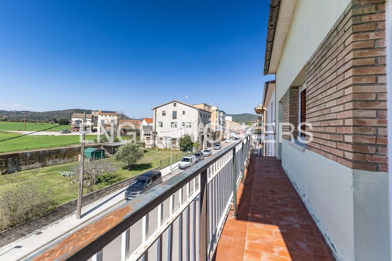 Foto cfde2c66-33e1-4659-aae0-d8586fe74bef. Casa adossada amb calefacció aparcament a Montmajor