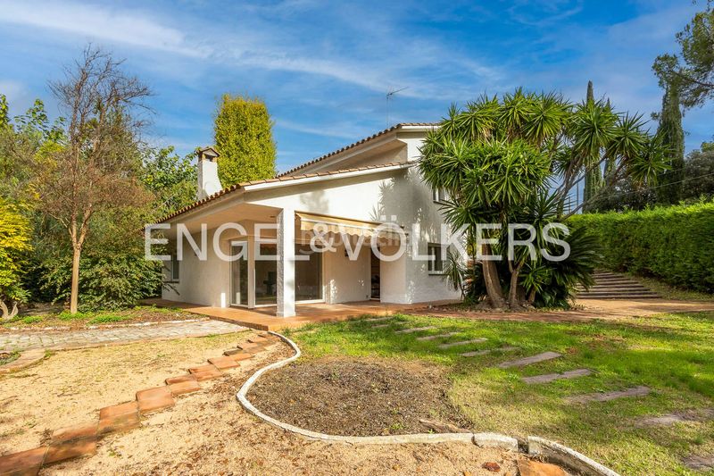 Foto 31c61322-4fb1-4849-bd6f-33d362a5fdcb. Casa amb calefacció aparcament a Bellaterra