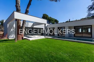 Affitto Casa in Valldoreix. Un hogar donde la arquitectura y la calma se encuentran.