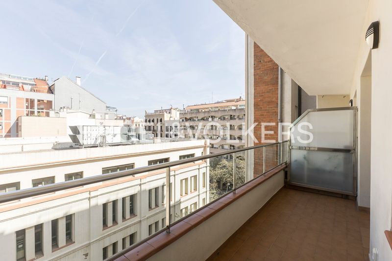 Piso exclusivo piso con terraza y vistas abiertas en eixample nova esquerra en Barcelona - Imagen 3