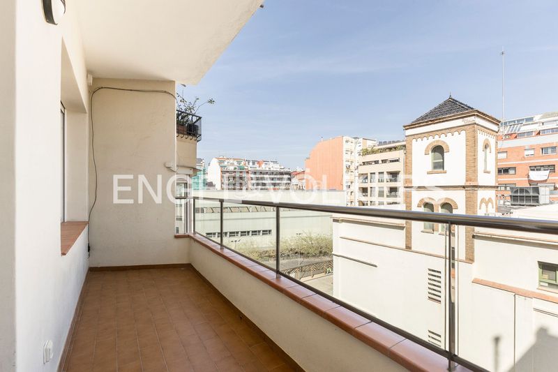 Piso exclusivo piso con terraza y vistas abiertas en eixample nova esquerra en Barcelona - Imagen 2