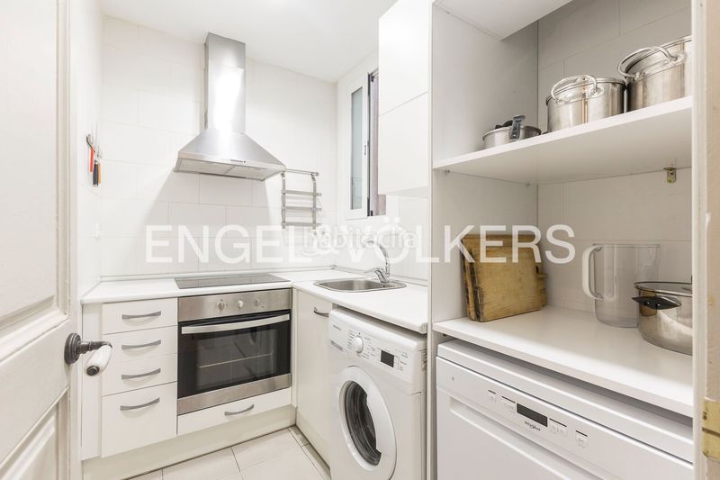 Foto e79d12a4-bb4b-48ea-a80b-ee8afbac4c75. Pis amb calefacció a Vila de Gràcia Barcelona