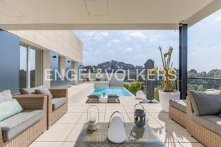 Casa en Matadepera. Exclusiva y moderna casa 560m2  con piscina