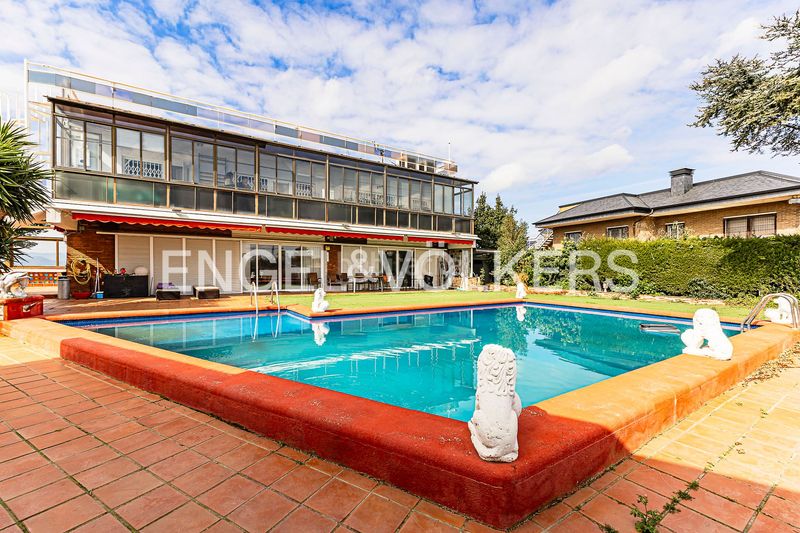 Foto e1ab5ff5-1c89-4d84-b0de-d1b69c1b12be. Casa amb calefacció aparcament a La Miranda-Can Candeler Sant Just Desvern