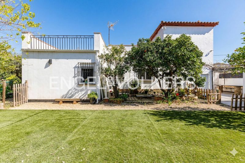 Foto fdd64bbf-875d-4f9e-9d64-9c8186d74f8f. Casa amb calefacció aparcament a Catllar (El)