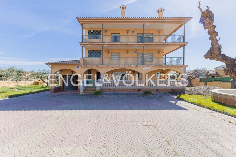 Foto cea11e6a-ac4c-41a3-a8a1-6d4e7f5e27f1. Casa amb calefacció aparcament a Marítima Sud Torredembarra