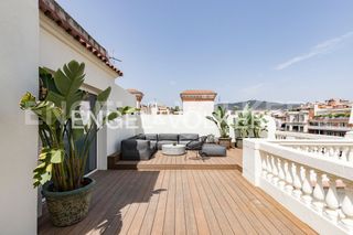 Rent Penthouse in Sant Gervasi - Galvany. Experimente la elegancia atemporal apartamento de lujo con 2 ter