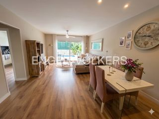Casa adosada en Molí de Vent. Chalet exclusivo con piscina privada