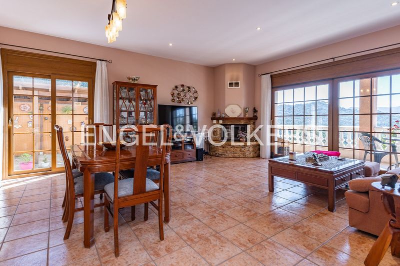 Foto 0683bc24-4a25-42c1-bc96-b97a213dc3d7. Casa amb calefacció aparcament a Vilanova del Vallès