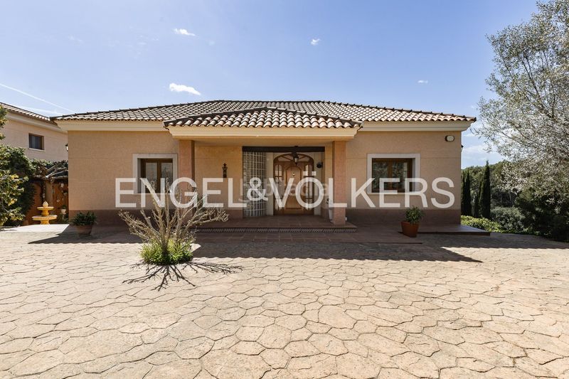 Foto 10143ad3-2ac1-47c5-91d4-a0e01a21f7eb. Casa amb calefacció aparcament a Vilanova del Vallès