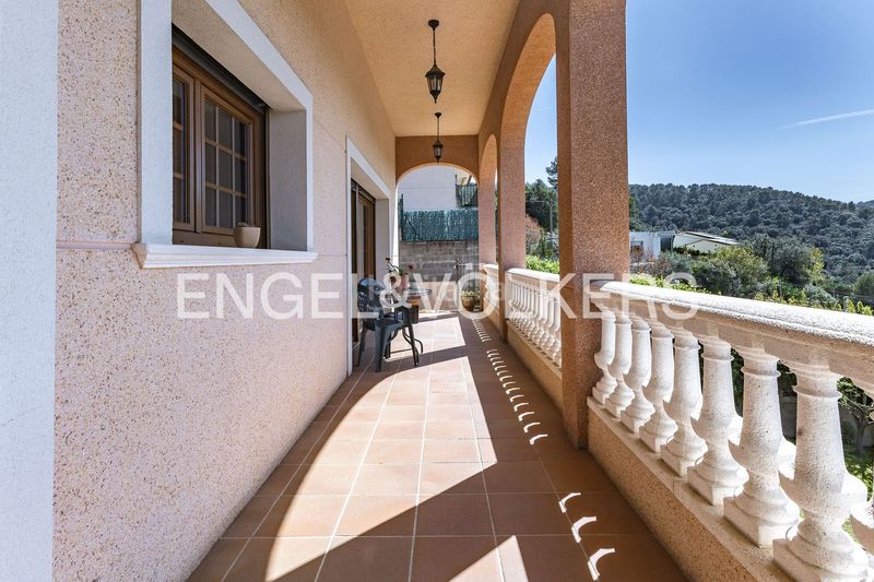 Foto 269f0232-c56f-41e9-8c41-f42b49a15e2e. Casa amb calefacció aparcament a Vilanova del Vallès