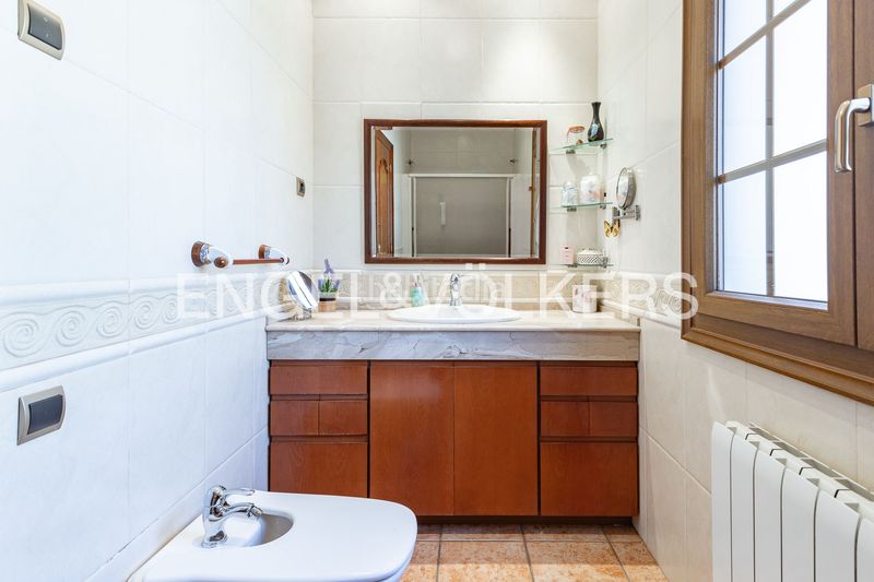 Foto 605dca7d-b2de-4898-8593-088eacc62bde. Casa amb calefacció aparcament a Vilanova del Vallès