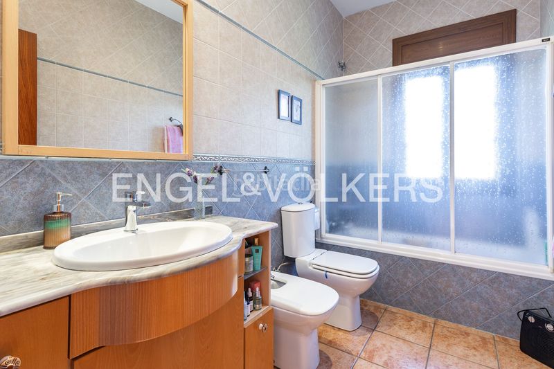 Foto a5eafbe8-6fb0-4ac2-95ef-1f49e4ce764b. Casa amb calefacció aparcament a Vilanova del Vallès