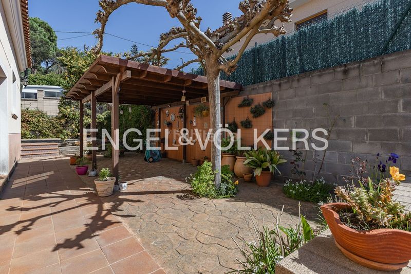 Foto ccb44fe8-eb48-4d47-9472-5f281f2c2712. Casa amb calefacció aparcament a Vilanova del Vallès