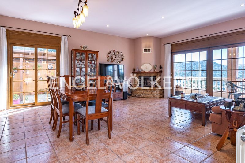 Foto f7f8de89-e3c6-4054-b261-96da220540c1. Casa amb calefacció aparcament a Vilanova del Vallès