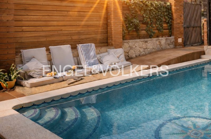 Foto 089f892a-faeb-40ec-8a12-485fd030209c. Casa amb calefacció aparcament piscina a Zona Alta Premià de Mar