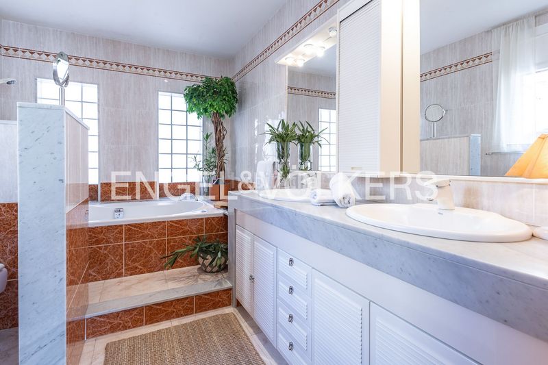 Foto 284a1043-cbf8-41a6-a91e-b345815472b4. Casa amb calefacció aparcament piscina a Zona Alta Premià de Mar