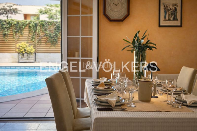 Foto 583014f4-69e2-4ae5-8742-5e4882e26a25. Casa amb calefacció aparcament piscina a Zona Alta Premià de Mar