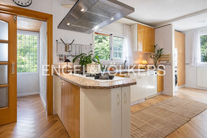 Foto 9376cd04-8702-4269-8294-fa94ef2728ae. Casa amb calefacció aparcament piscina a Zona Alta Premià de Mar